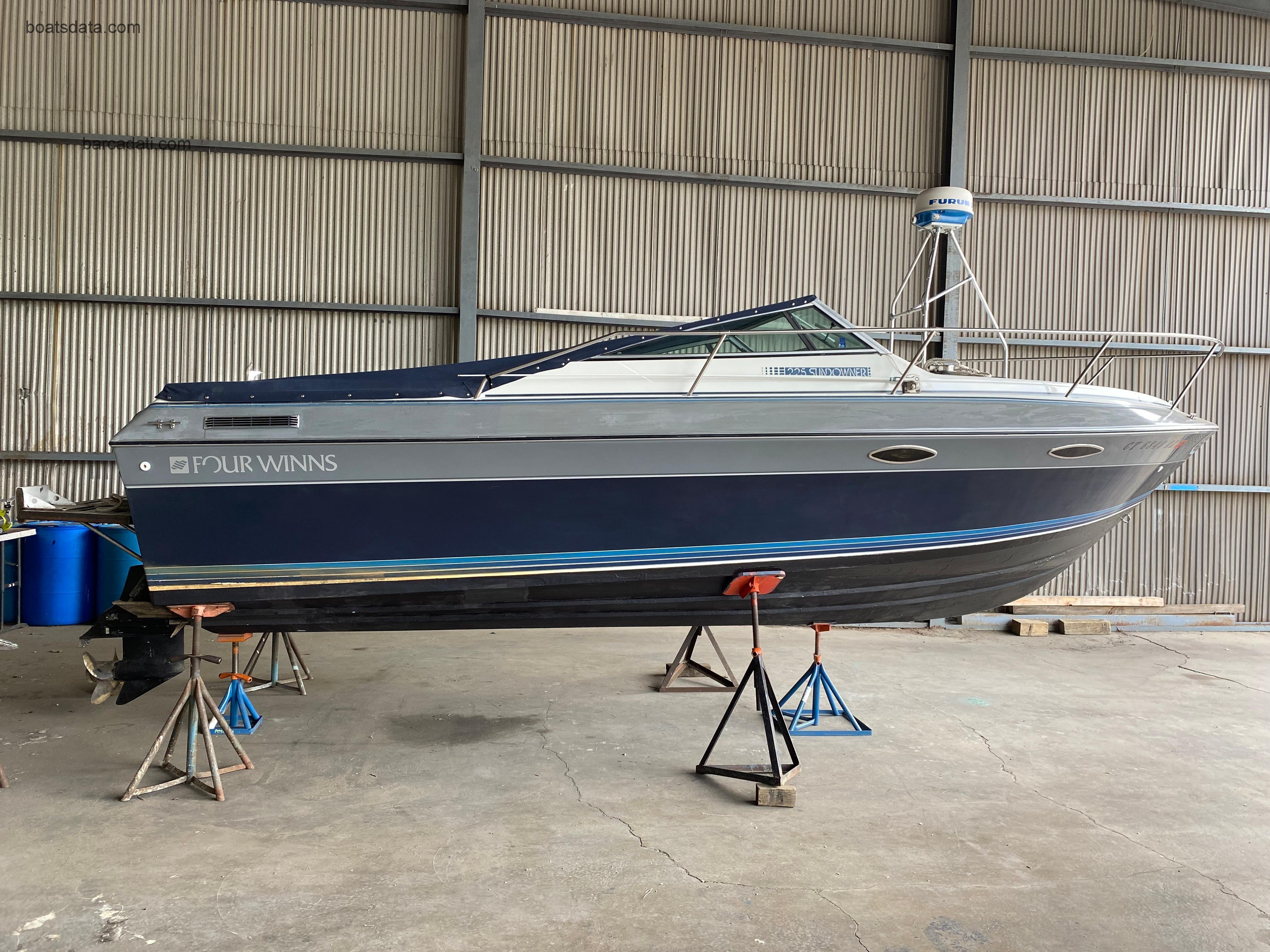 Four Winns 225 Sundowner recensioni e scheda tecnica